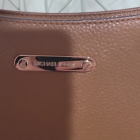 Michael Kors Crossbody Bag Tan Leather with Gold Metal Accents - Picture 3 of 10